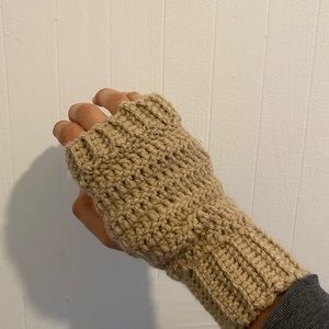 Crochet fingerless handwarmers